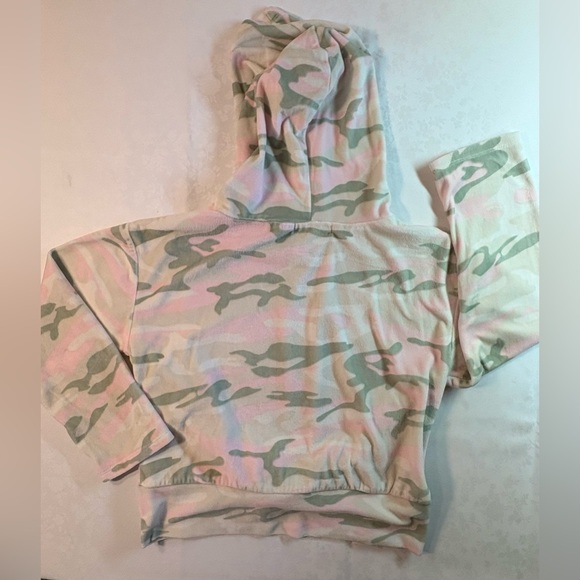 EUC/NWOT 5-Piece Bundle: Camo Hoodie, Microfleece, Turtleneck, Sweats, Pants - Picture 3 of 16